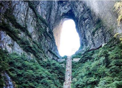 دروازه بهشت در آغوش جانگ جیاجیه چین