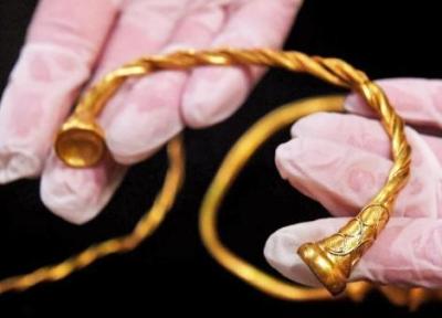 کشف دو طوق طلای 2500 ساله به وسیله کارگر شرکت آب